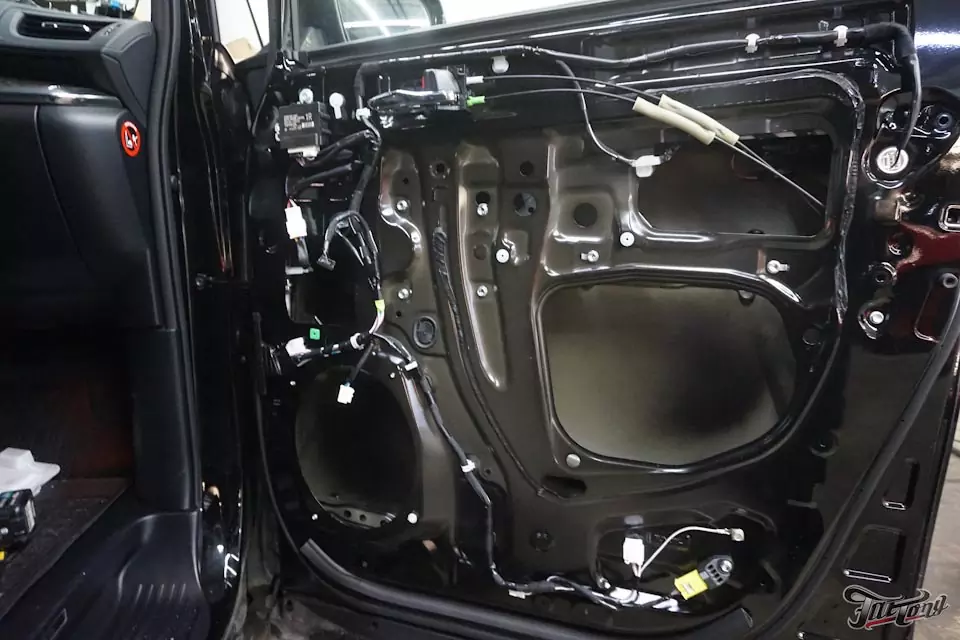 Toyota Alphard. Комплексная шумоизоляция салона!